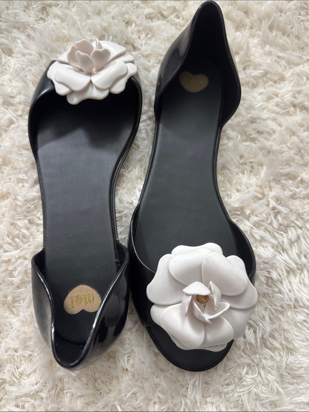 Mel by Melissa size 8 Black Women's Open-Toe Flats with White Floral Accent
